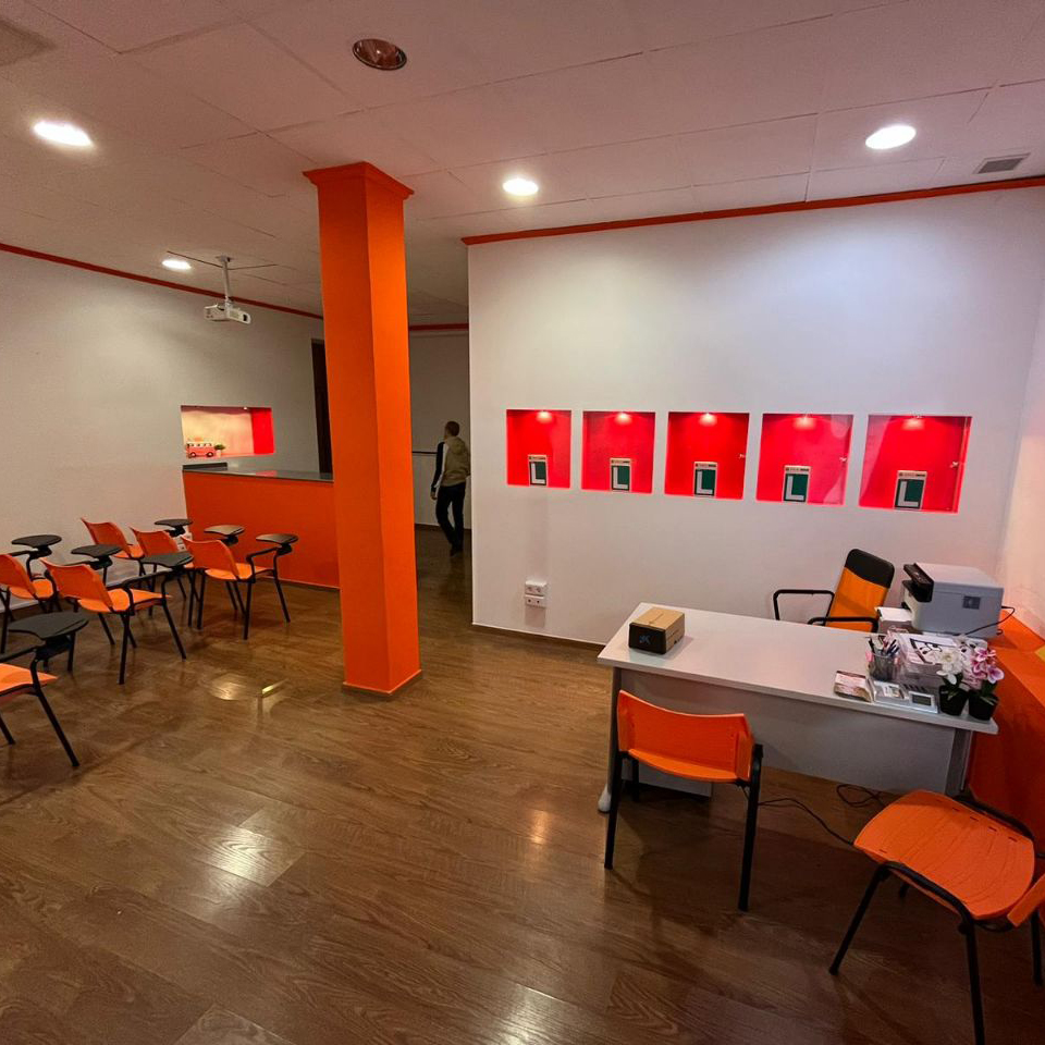 Офис автошколы Costa Drive в Ориуэле